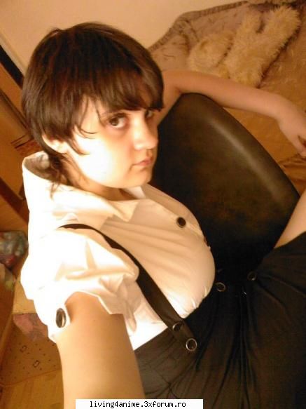cine suntem? real/e: simona 13ce-mi place fac: stau sa-mi pierd timpul mess, desenez, scriu fic-uri,