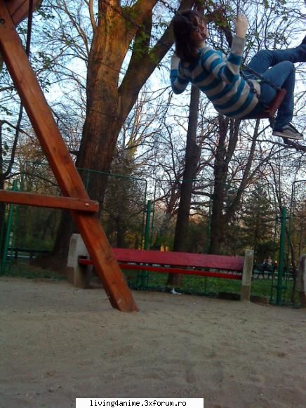maimuto :))))) :p

eu sunt mai sora naegino, ador sa ma dau in leagan pana sar cum trebuie din el